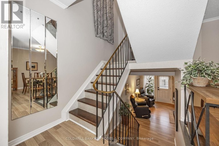 29597738/4-almond-lane/katimavik/ottawa/ontario/K2L3T2_17