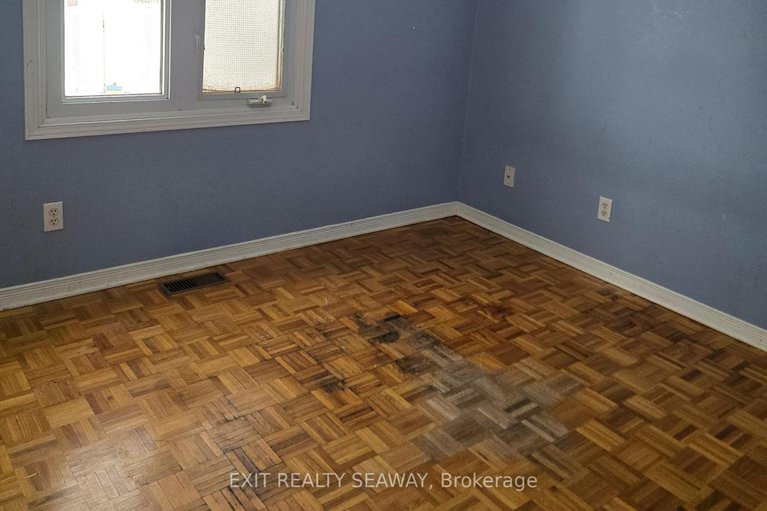 29279003/212-mcelroy-drive/glencairnhazeldean/ottawa/ontario/K2L1Y1_8