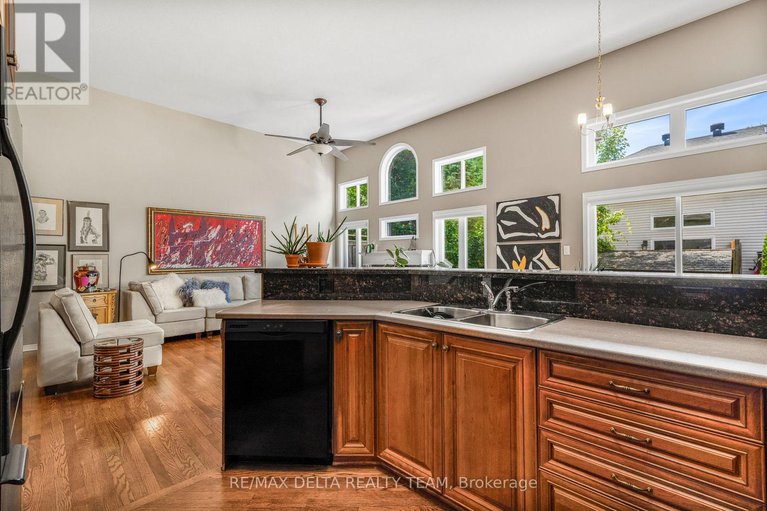 28779115/116-gladeview-private/upper-hunt-club/ottawa/ontario/K1T4C5_16