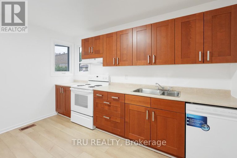 28561491/60-98-mcclintock-way-way/katimavik/ottawa/ontario/K2L2A4_10