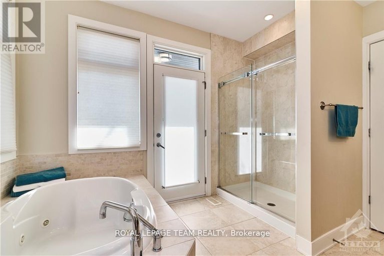 29679100/10-800-melwood-avenue/mckellar-heightsglabar-park/ottawa/ontario/K2A3C3_24