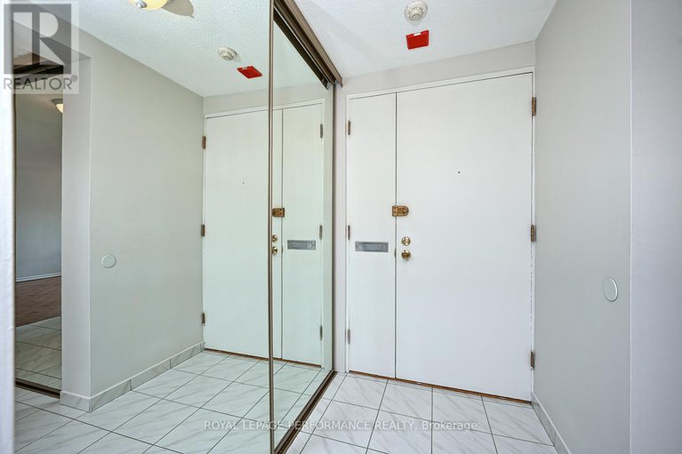 28889215/607-1356-meadowlands-drive-e/borden-farmstewart-farmcarleton-heightsparkwood-hills/ottawa/ontario/K2E6K6_2