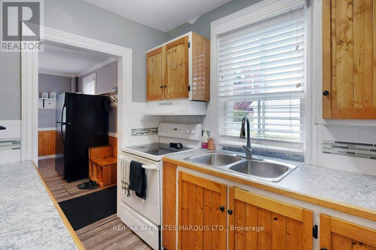 29017796/27-marlborough-street/maxville/north-glengarry/ontario/K0C1T0_19