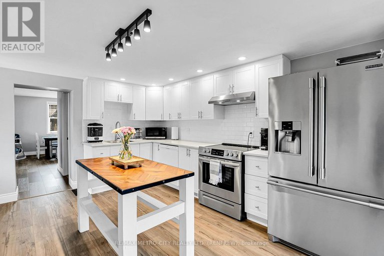 28293048/228-arnprior-avenue/renfrew/renfrew/ontario/K7V3A1_5