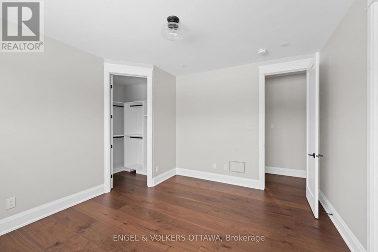 29334925/432-ashbee-court/manotick-village-manotick-estates/ottawa/ontario/K4M0A8_29