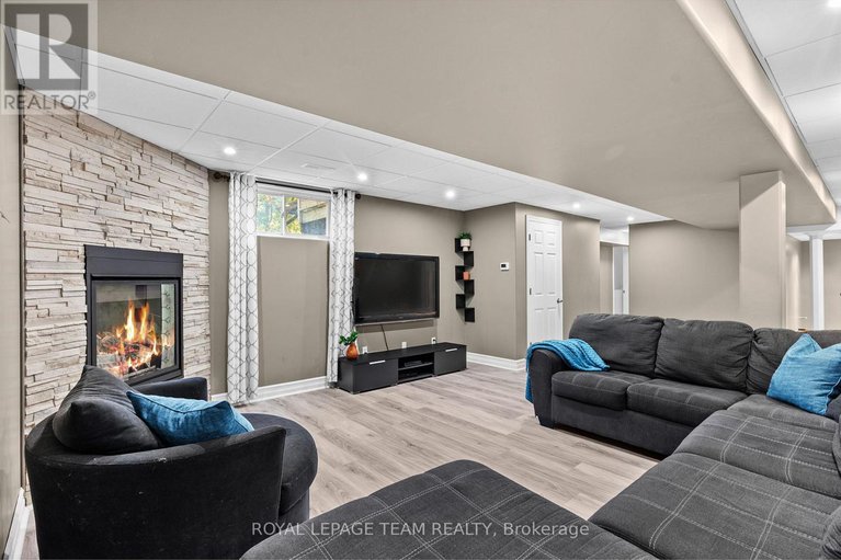 28943379/3309-wild-cherry-drive/osgoode/ottawa/ontario/K0A2W0_34