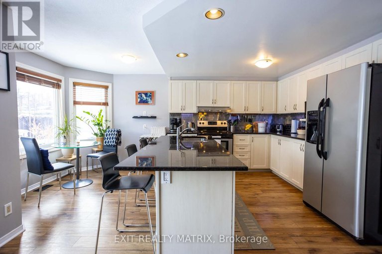 29422357/1879-rosewind-court/chapel-hill/ottawa/ontario/K1C7E3_17