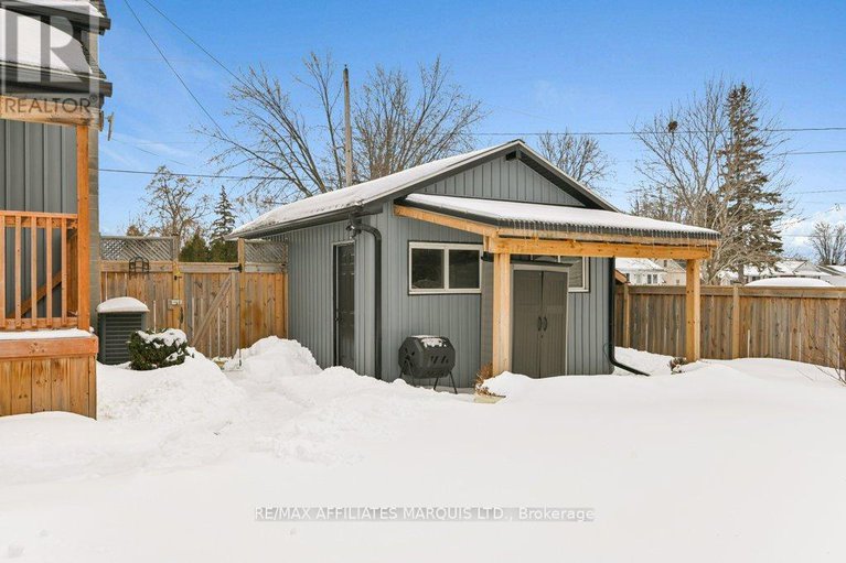 29404761/70-augusta-street/morrisburg/south-dundas/ontario/K0C1X0_25