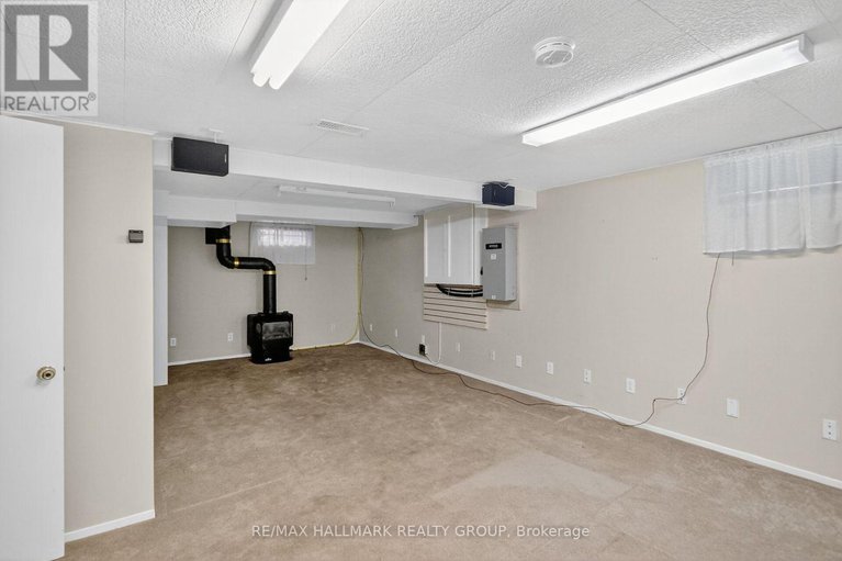 29046720/1281-erindale-drive/copeland-park/ottawa/ontario/K2C2G3_22