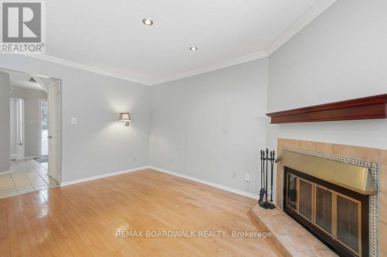 29379156/1707-des-perdrix-crescent/orleanssunridge/ottawa/ontario/K1C5E3_15