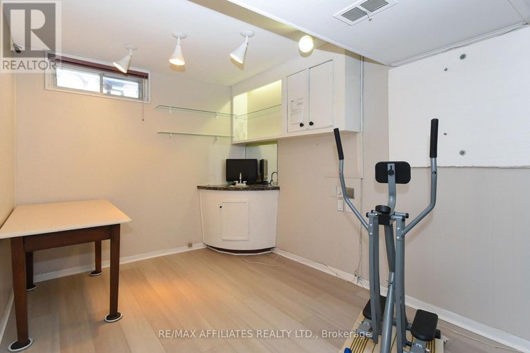 28846250/323-fullerton-avenue/overbrookcastle-heights/ottawa/ontario/K1K1K2_38