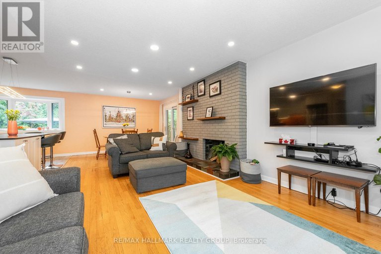 28909917/9-newbury-avenue/borden-farmstewart-farmcarleton-heightsparkwood-hills/ottawa/ontario/K2E6K7_9