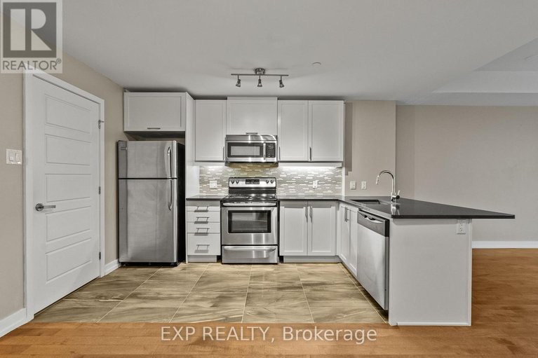 29557757/1006-330-titan-private/borden-farmstewart-farmcarleton-heightsparkwood-hills/ottawa/ontario/K2G1G3_7