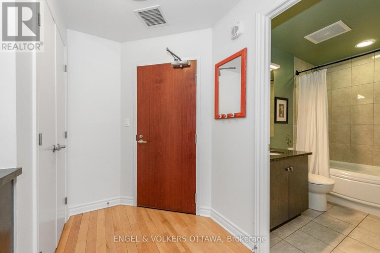 29300868/312-575-byron-avenue/mckellarhighland/ottawa/ontario/K2A1R7_6