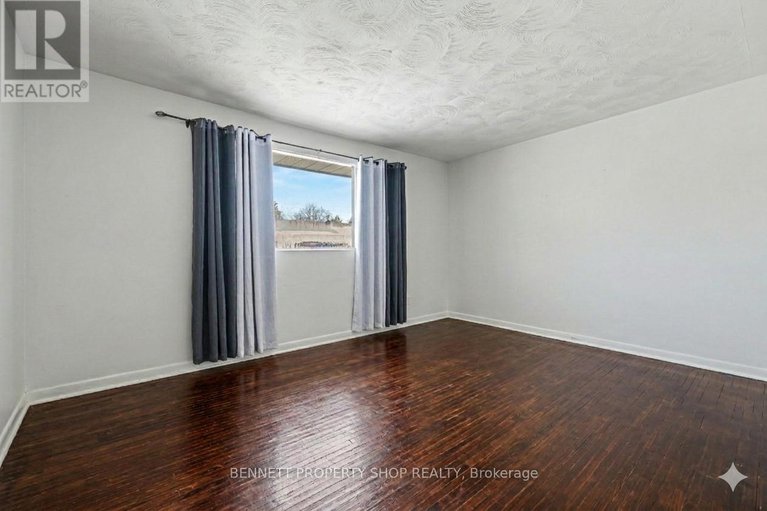 29427976/1112-cobden-road/parkway-park/ottawa/ontario/K2C2Z2_3