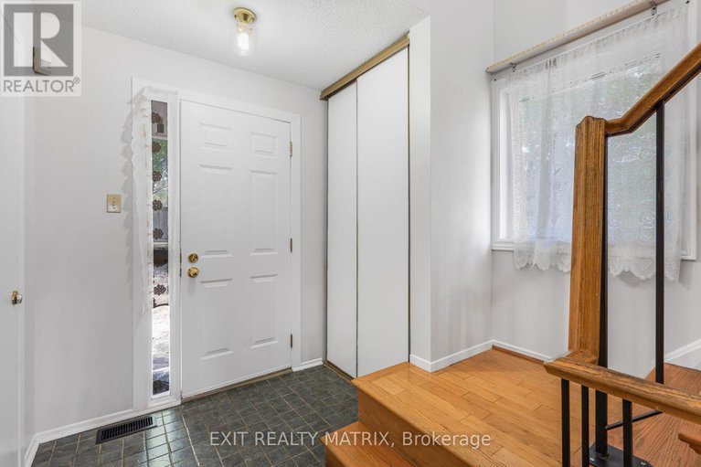 29047468/26-42-oakhaven-private/overbrookcastle-heights/ottawa/ontario/K1K4K1_4