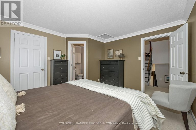 29597738/4-almond-lane/katimavik/ottawa/ontario/K2L3T2_19