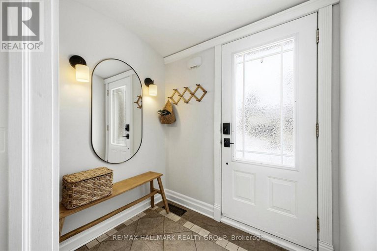 29404506/340-cunningham-avenue/alta-vistafaircrest-heights/ottawa/ontario/K1H6B4_5