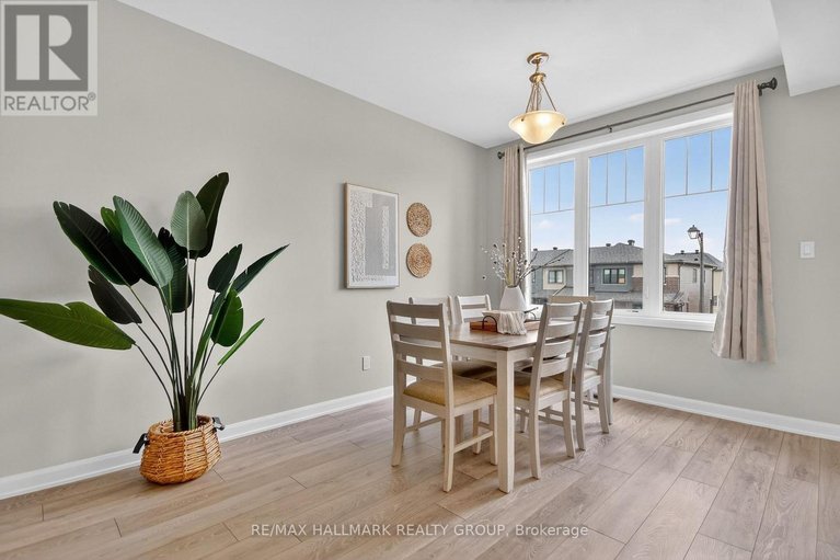 29577723/58-teelin-circle/half-moon-bay/ottawa/ontario/K2J6T9_12