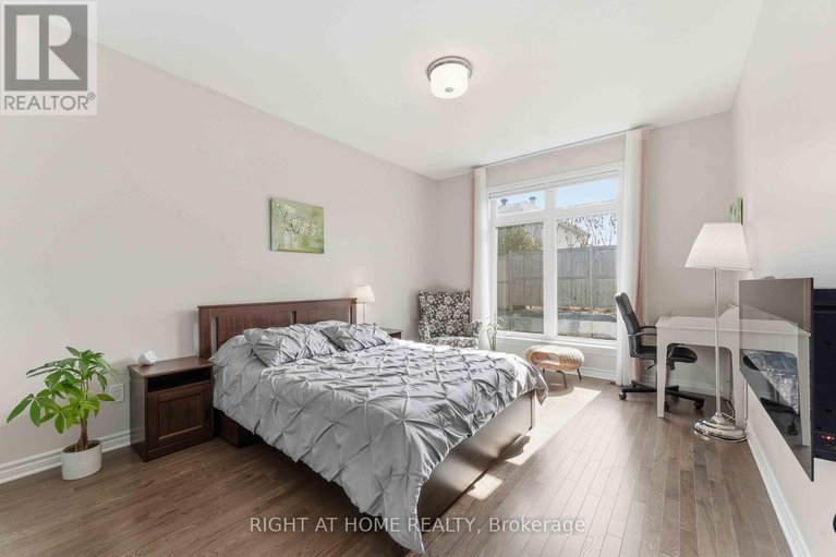 29564019/272-maygrass-way/remainder-of-stittsville-area/ottawa/ontario/K2S2K9_12