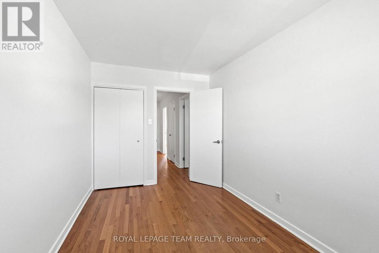 28893741/1308-summerville-avenue/carlington/ottawa/ontario/K1Z8G8_23