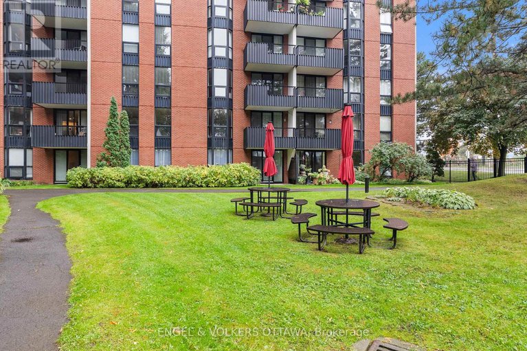 28939396/1006-2951-riverside-drive/mooneys-bayriverside-park/ottawa/ontario/K1V8W6_39