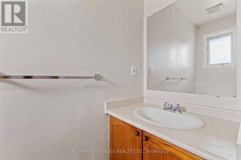28333115/75-saxton-private/redwood-park/ottawa/ontario/K2H9P3_10