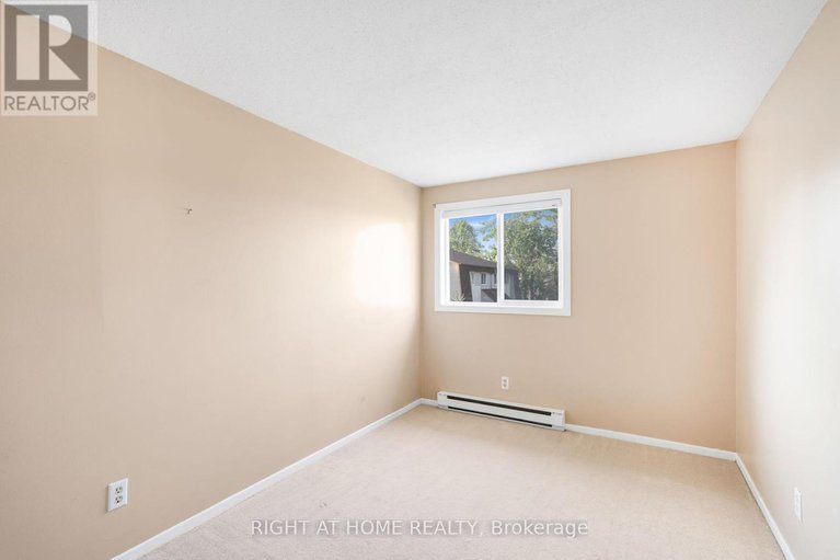 28426609/23d-forester-crescent/westcliffe-estates/ottawa/ontario/K2H8Y1_16