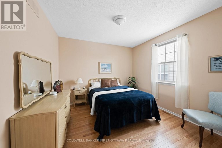 29386264/19-fencerow-way/stonebridge/ottawa/ontario/K2J4X8_29