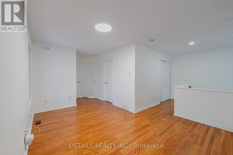 29184001/20-376-wiffen-private/westcliffe-estates/ottawa/ontario/K2H1G4_32