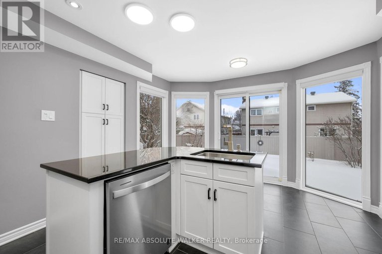 29426373/944-raftsman-lane/convent-glen/ottawa/ontario/K1C2V8_18