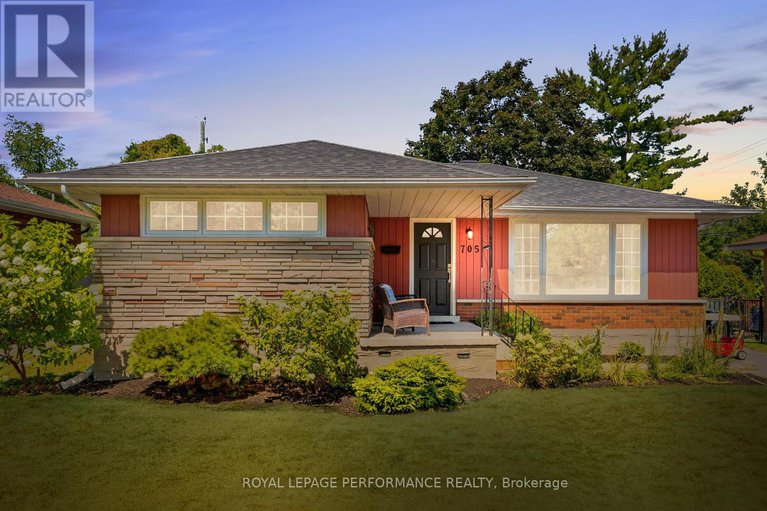 28772840/705-pleasant-park-road/elmvale-acres/ottawa/ontario/K1G1Y3_1