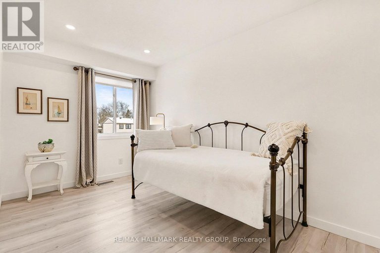 29190139/6861-bilberry-drive/convent-glen-north/ottawa/ontario/K1C2E8_18