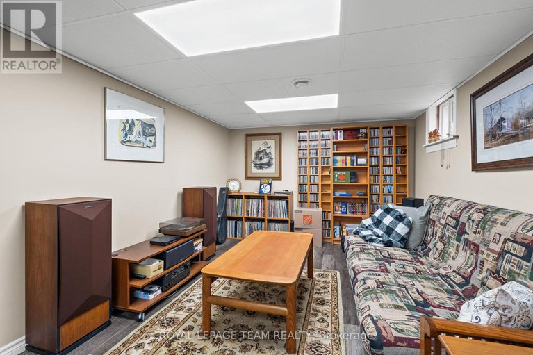 28656808/6481-rideau-valley-drive-n/manotick-south-to-roger-stevens/ottawa/ontario/K4M1B3_27