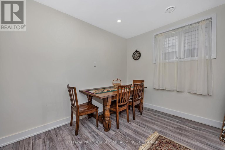 28399504/1355-mory-street/emerald-woodssawmill-creek/ottawa/ontario/K1T1C8_38