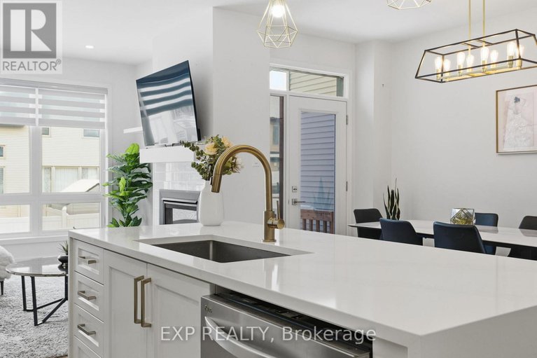 29194137/687-capricorn-circle/riverside-southgloucester-glen/ottawa/ontario/K4M0J5_12