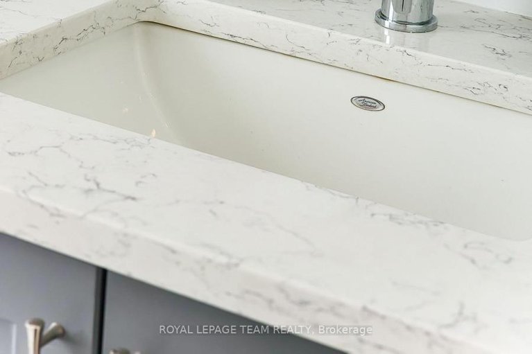 29666466/725-capricorn-circle/riverside-southgloucester-glen/ottawa/ontario/K4M0J4_6