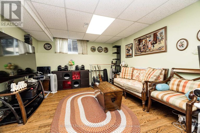 29622959/1893-hennessy-crescent/fallingbrookgardenway-south/ottawa/ontario/K4A3X8_23