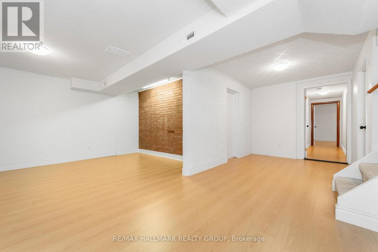 29113297/71-viewmount-drive/meadowlandscrestview/ottawa/ontario/K2G3B9_30