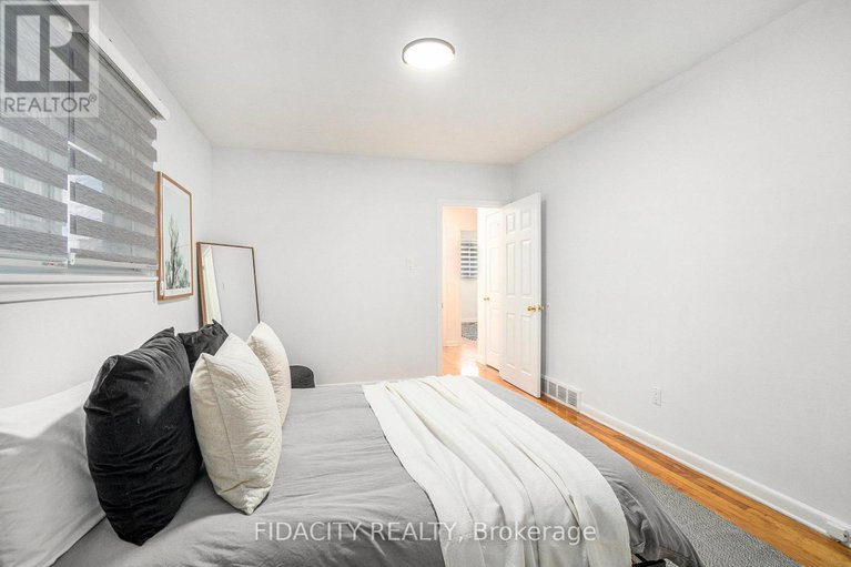 28372915/2147-iris-street/bel-air-park/ottawa/ontario/K2C1B4_14