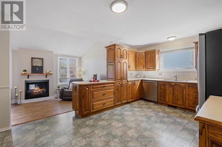 28136787/2184-east-acres-road/beacon-hill-south/ottawa/ontario/K1J9A7_14