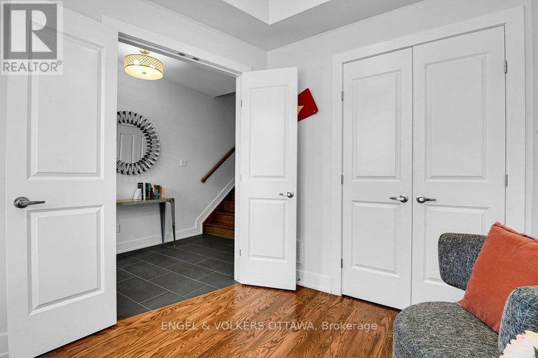 28965928/353e-booth-street/west-centre-town/ottawa/ontario/K1R7K1_8