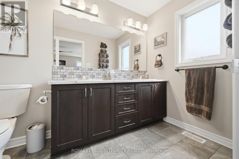 29671638/208-mountain-sorrel-way/avalon-west/ottawa/ontario/K4A1H2_20