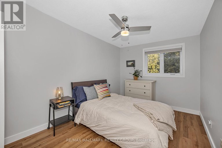 29586664/1059-avignon-court/orleans-wood/ottawa/ontario/K1C2N4_27