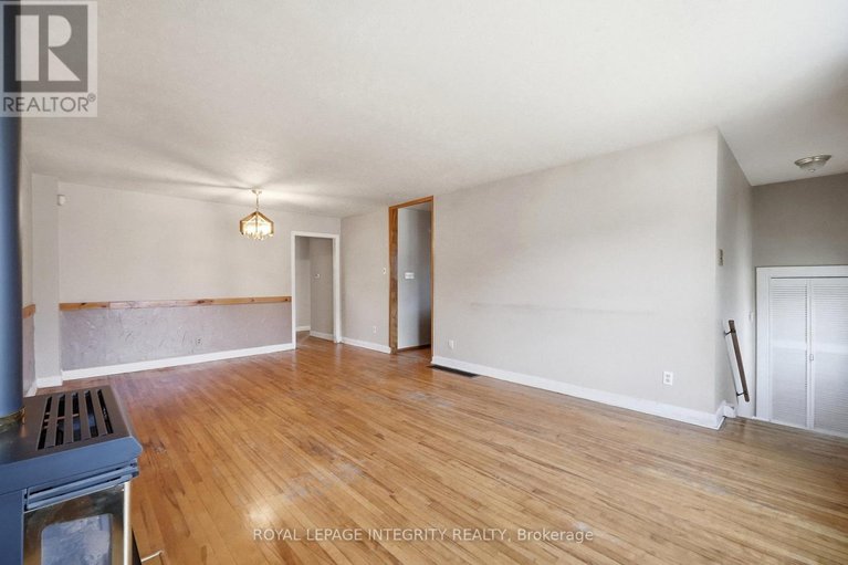 29652351/754-cummings-avenue/castle-heightsrideau-high/ottawa/ontario/K1K2L1_7