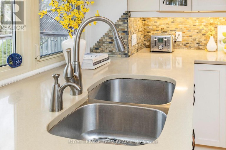 29145147/125-david-drive/meadowlandsst-claire-gardens/ottawa/ontario/K2G2N6_19