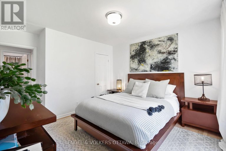 28406748/8-pineglen-crescent/pineglencountry-place/ottawa/ontario/K2E6X7_31