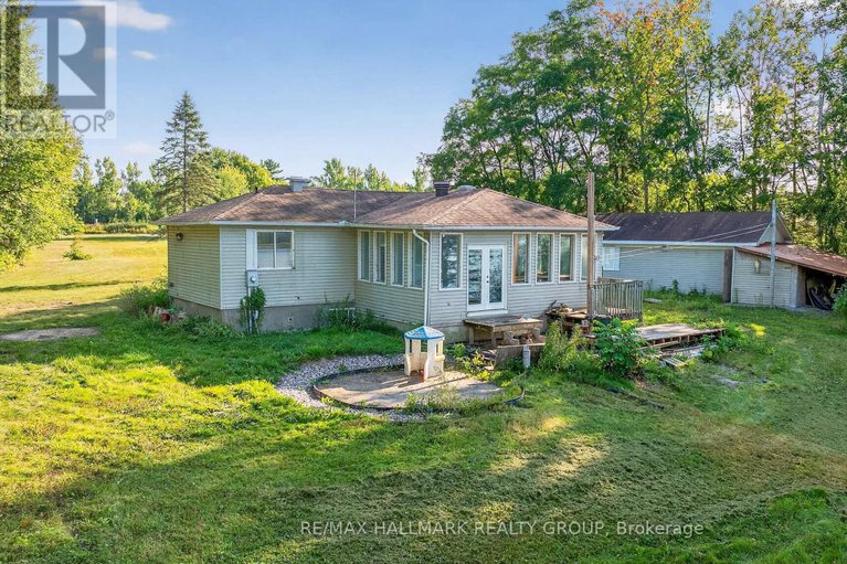 28812451/3855-old-highway-17/clarencerockland-twp/clarence-rockland/ontario/K4K1W2_50