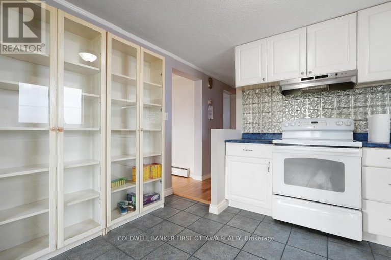 28322181/323-amiens-street/bilberry-creekqueenswood-heights/ottawa/ontario/K1E1N4_6