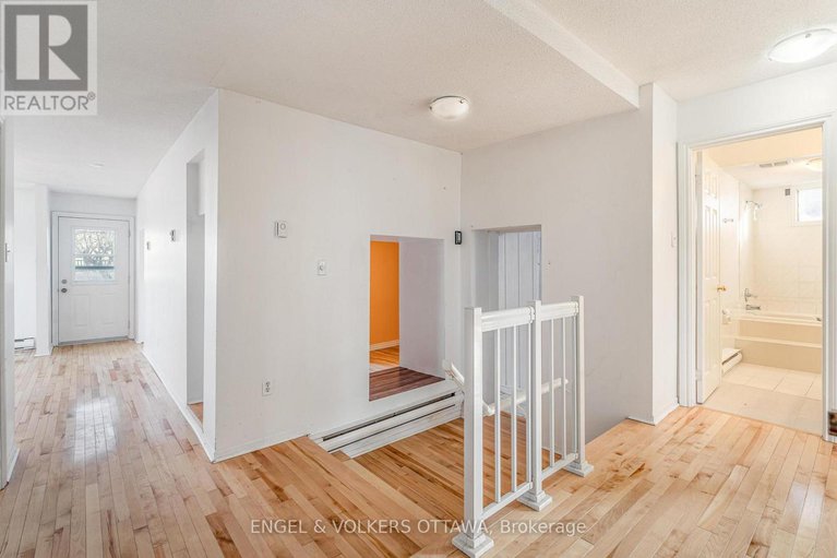 28243621/467-edgeworth-avenue/woodroffe/ottawa/ontario/K2B5L2_19